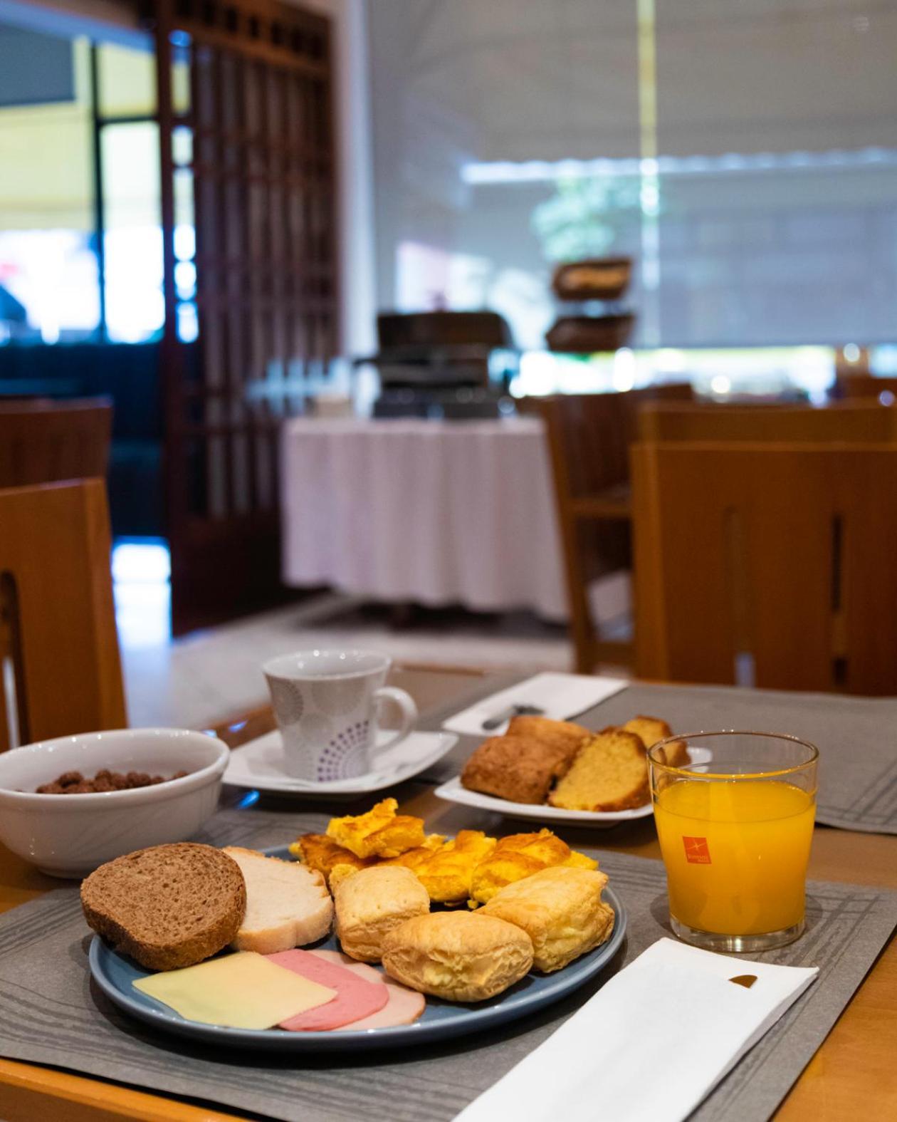 קארדיצה Hotel Avra מראה חיצוני תמונה
